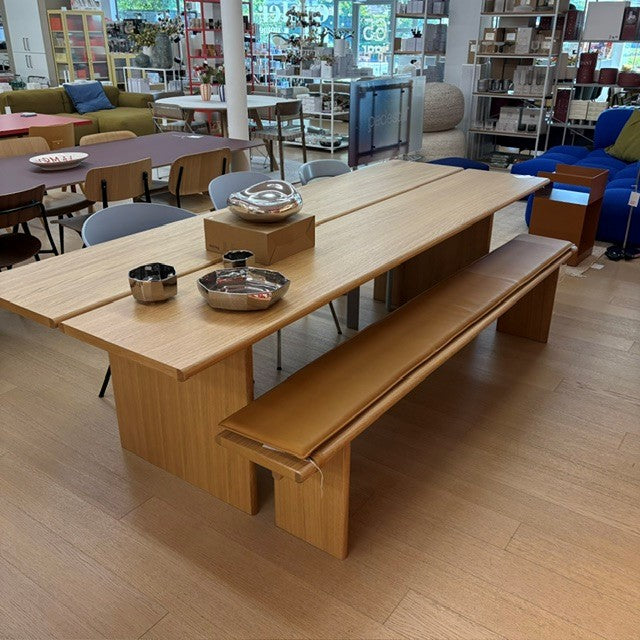 &Tradition  Ita Tafel  + bank met cognac kussen 260cmX95cm -40%