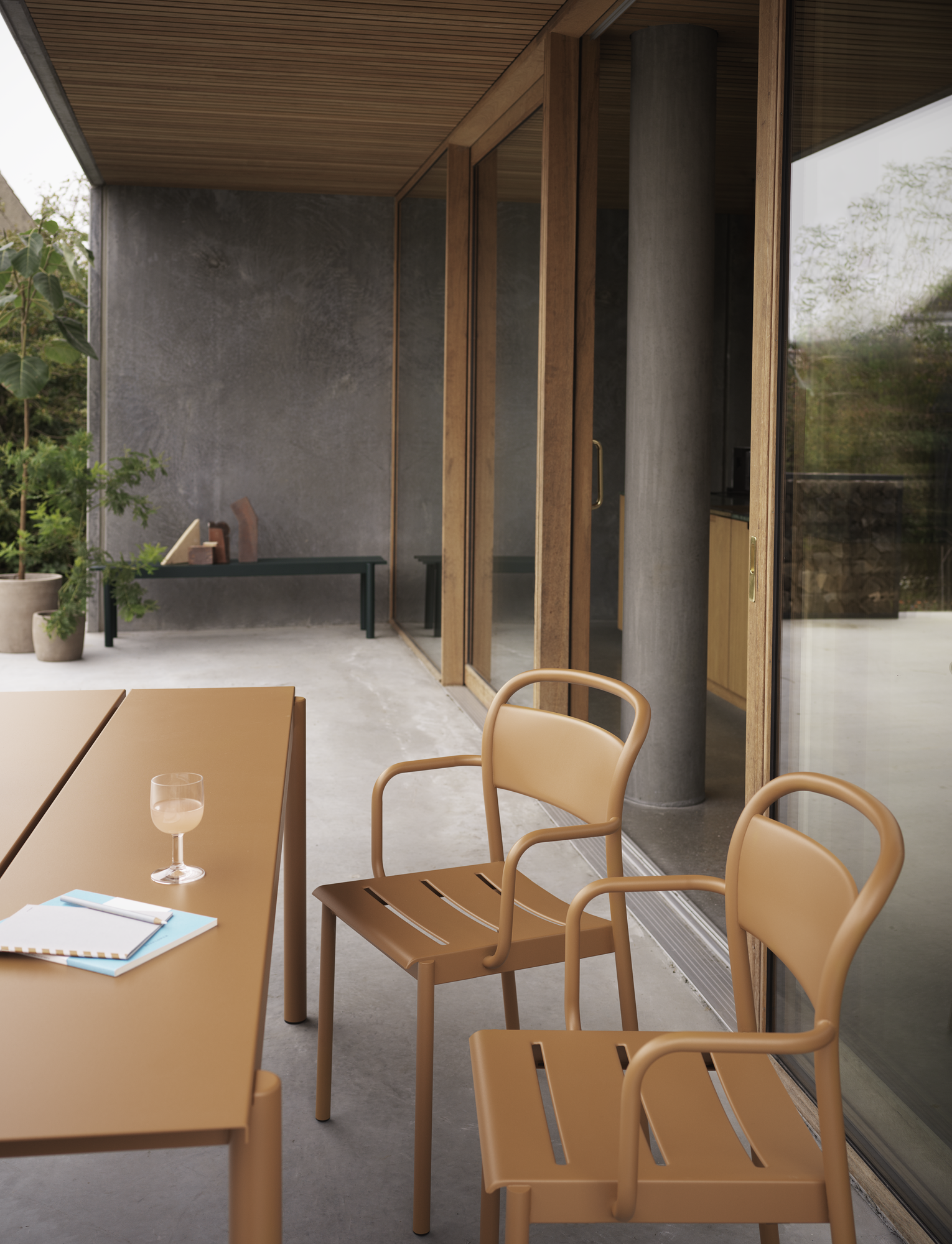 Muuto   Linear Steel armstoel  burnt orange / -50%