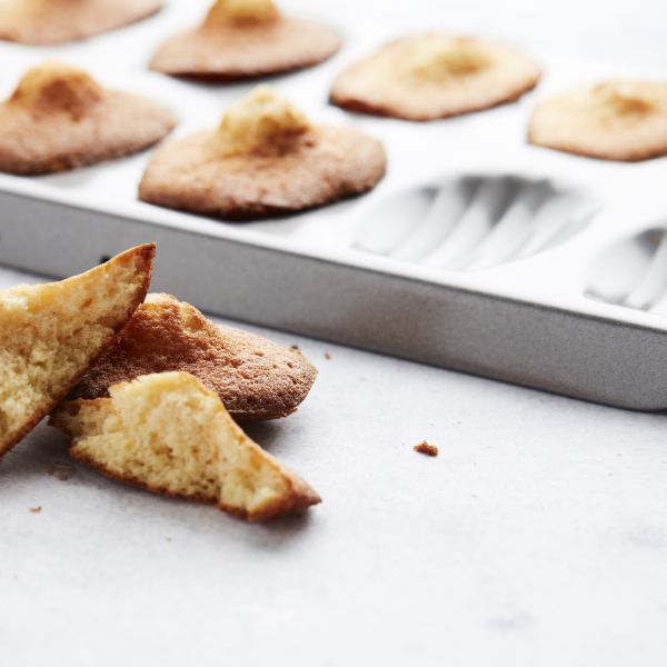 Point-Virgule Bakvorm met anti-aanbaklaag voor 12 madeleines - Oosterlinck
