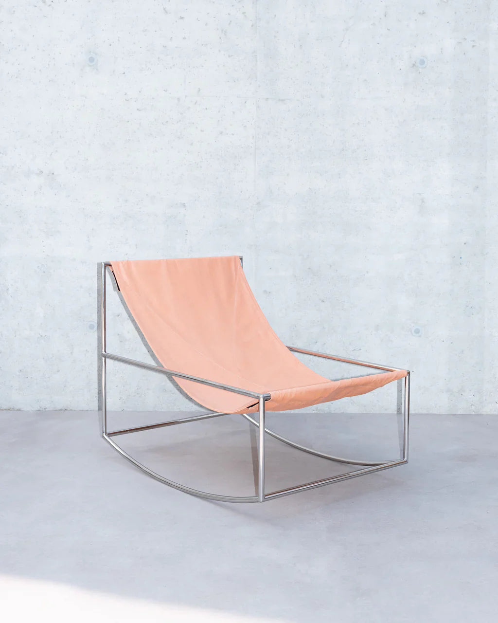 Valerie Objects   Rocking Chair Lounge  roze-chrome / -40%
