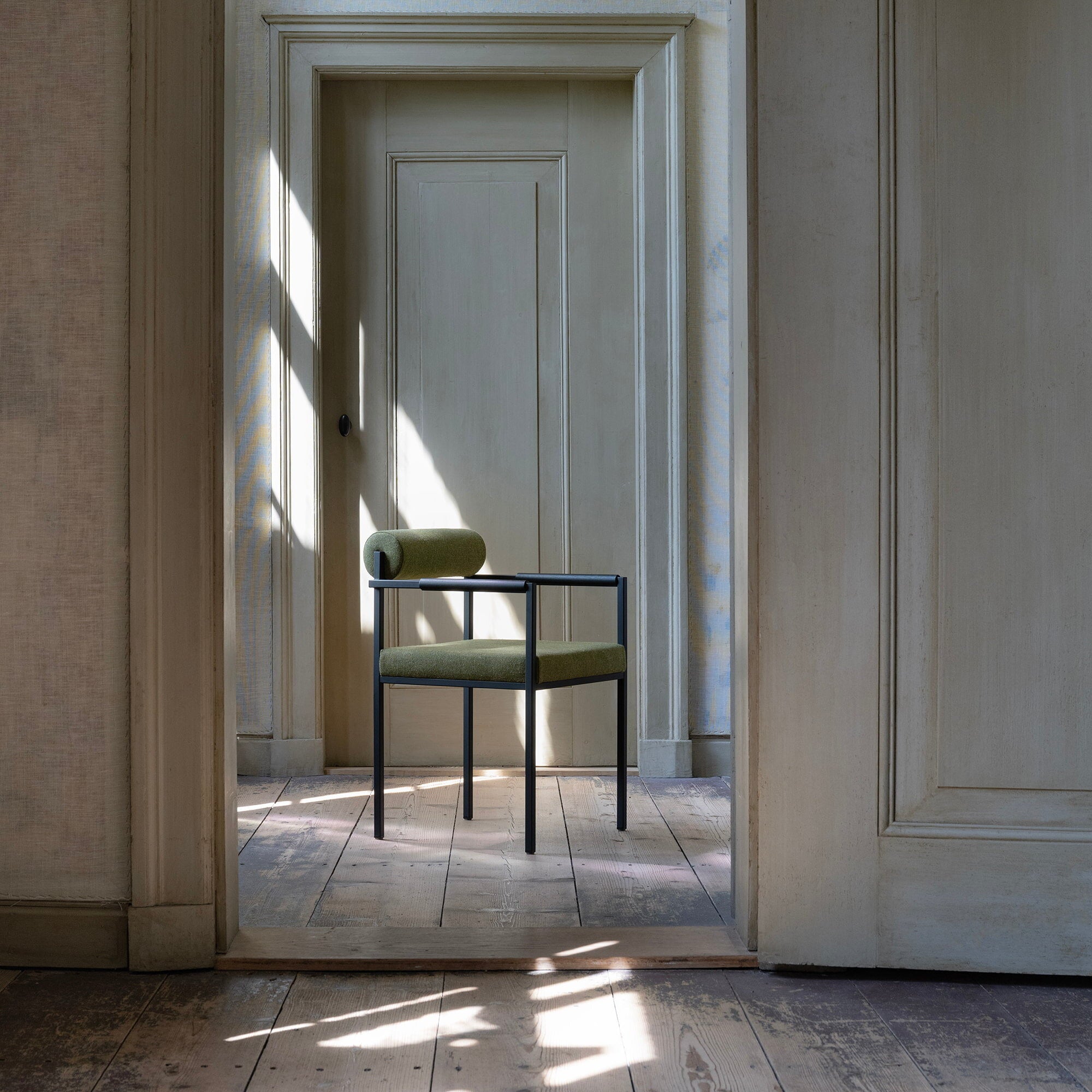 Studio Henk - Bolster chair met armleuning 5+1 GRATIS en wit frame - diverse stofferingen - Oosterlinck