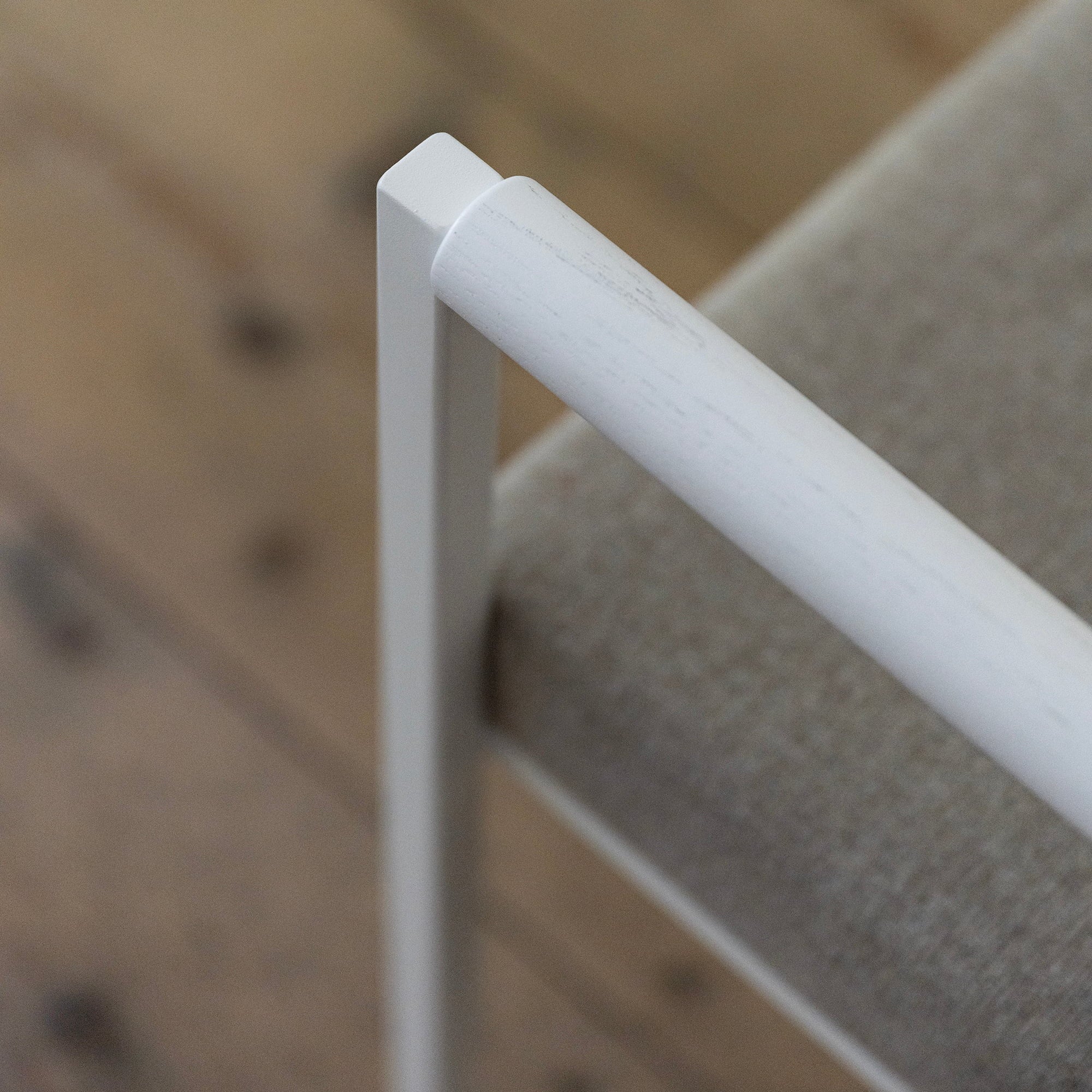 Studio Henk - Bolster chair met armleuning 5+1 GRATIS en wit frame - diverse stofferingen - Oosterlinck