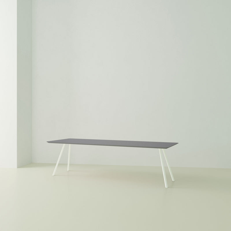 Studio Henk Slim co tafel HPL verjongd - wit onderstel - alle formaten - Oosterlinck