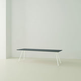 Studio Henk Slim co tafel HPL verjongd - wit onderstel - alle formaten - Oosterlinck