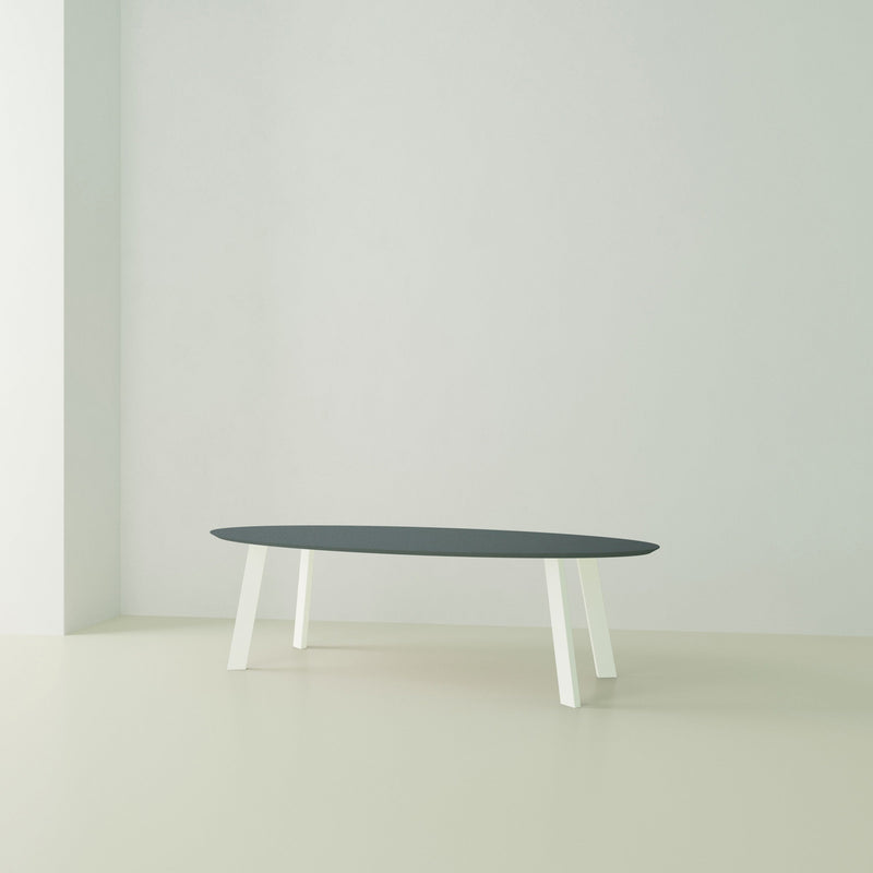 Studio Henk New Co tafel ovaal HPL verjongd - wit onderstel - alle formaten