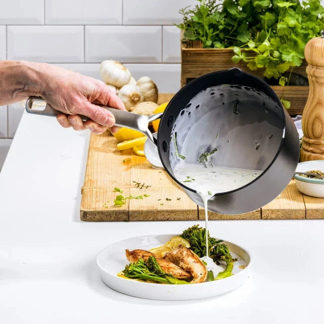 Greenpan Copenhagen steelpan met giettuit- verschillende maten - Oosterlinck