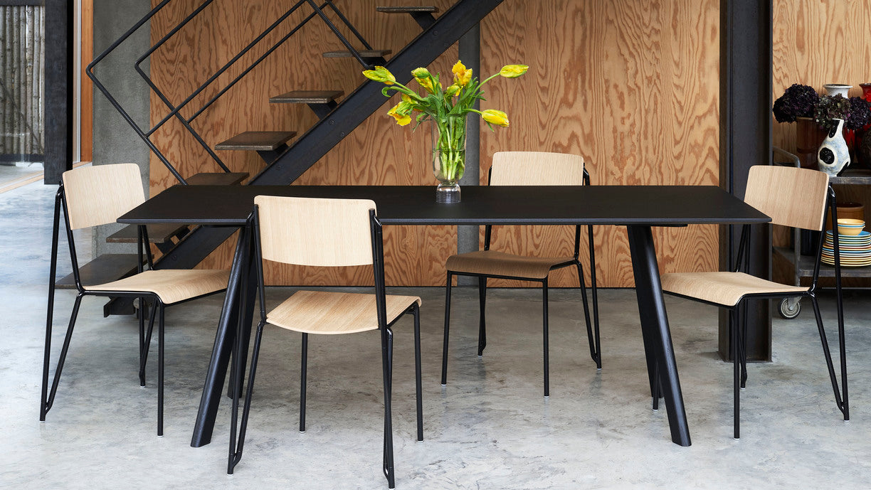 Hay CPH30 tafel - 250*90cm - zwart gelakt eik onderstel - Oosterlinck