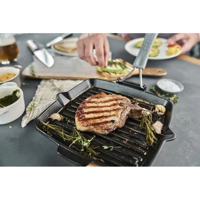 STAUB GRILL PANS GRILLPAN MET SCHENKTUIT 24 X 24 CM, ZWART - Oosterlinck